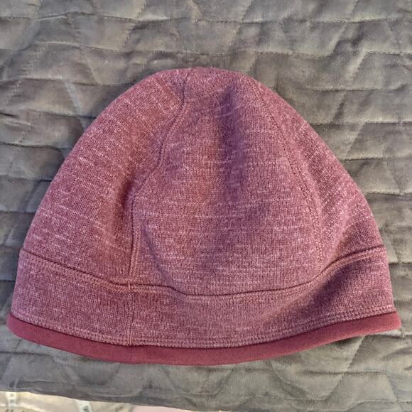 Patagonia Better Sweater Plum Beanie hat size M - Picture 2 of 4